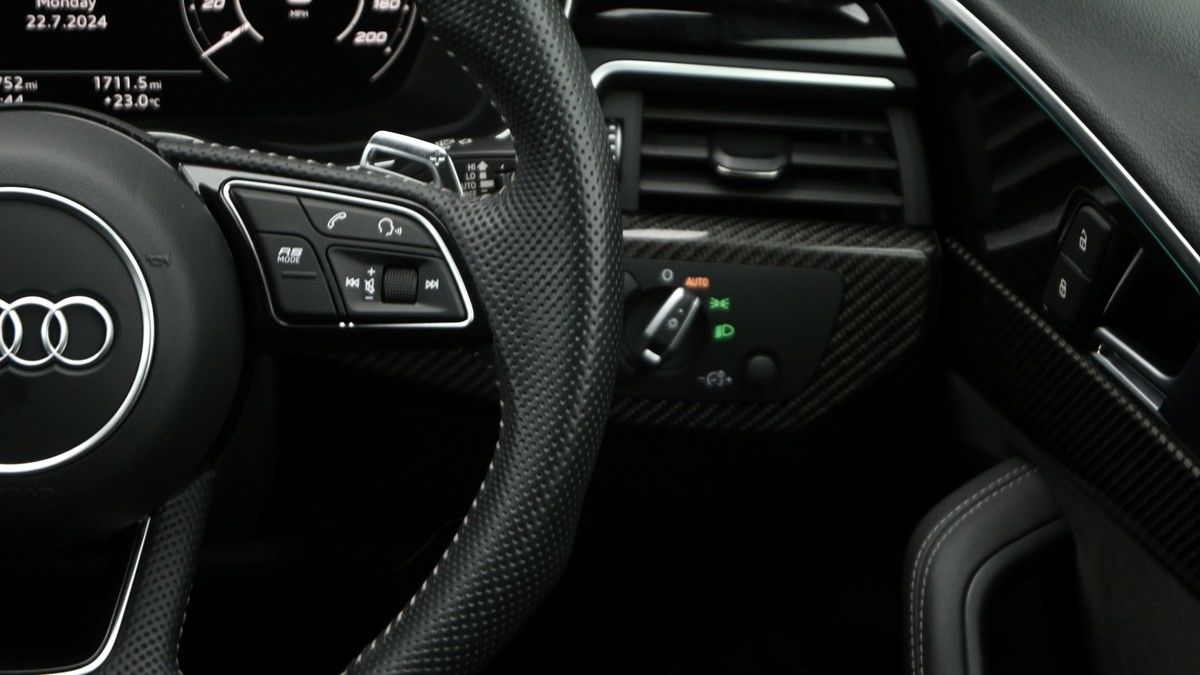 Audi RS4 Avant Image 16