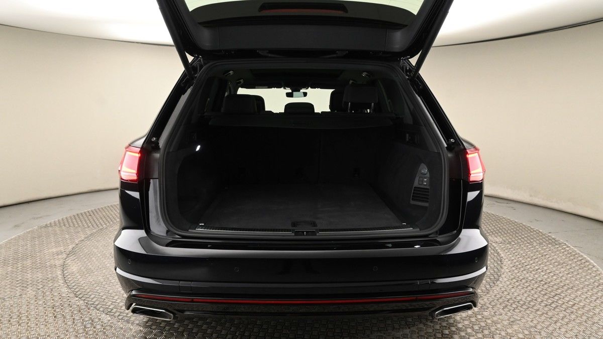 More views of Volkswagen Touareg