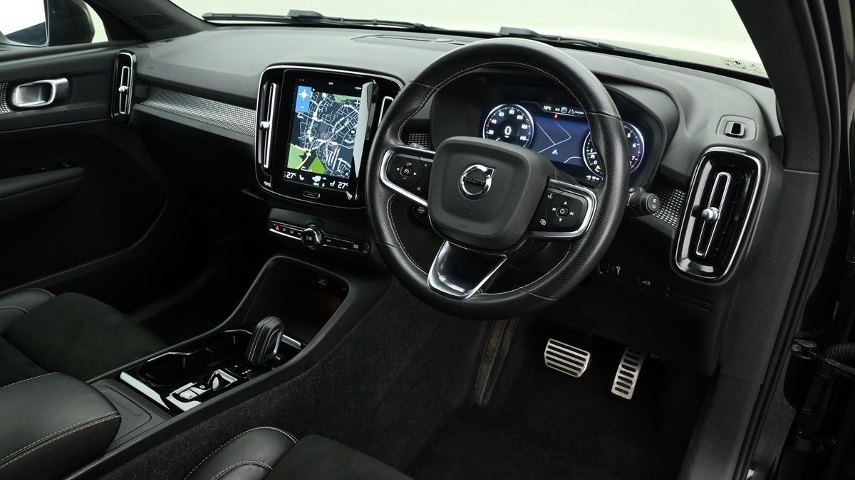 Volvo XC40 Image 2