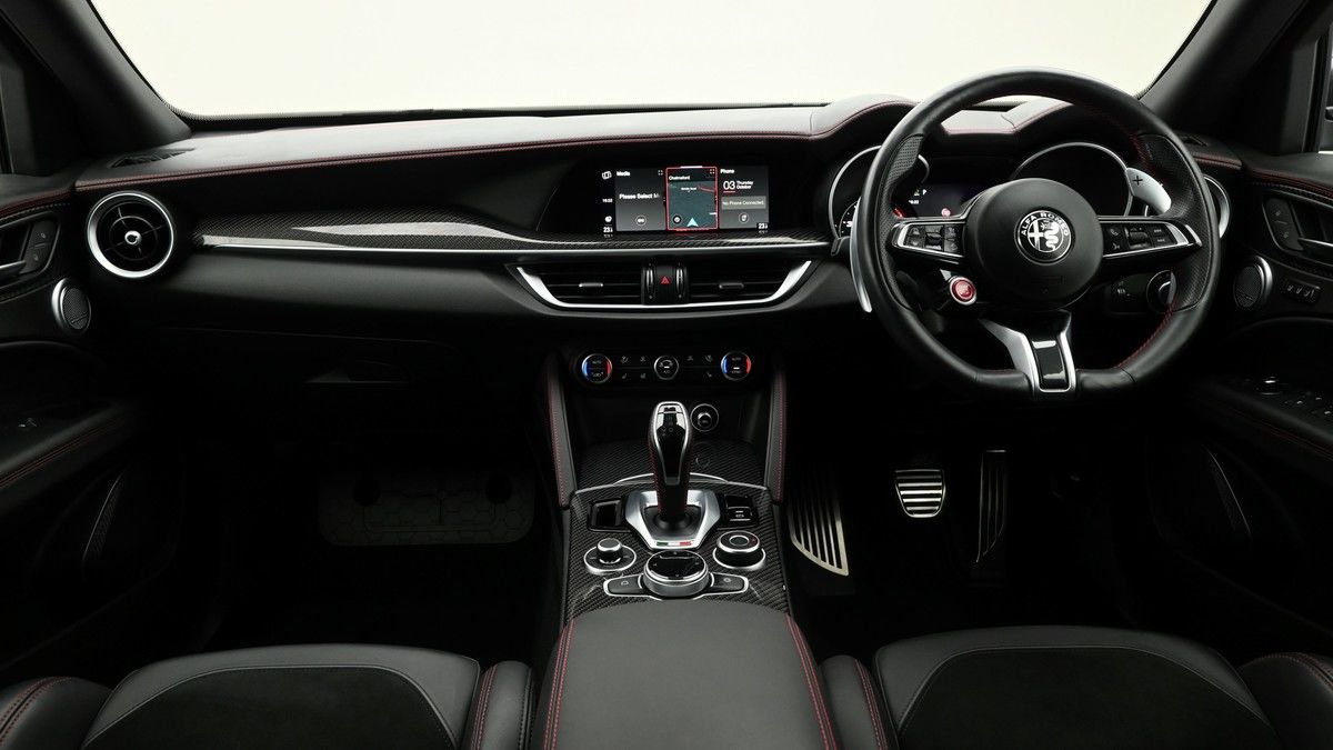 Alfa Romeo Stelvio Image 14