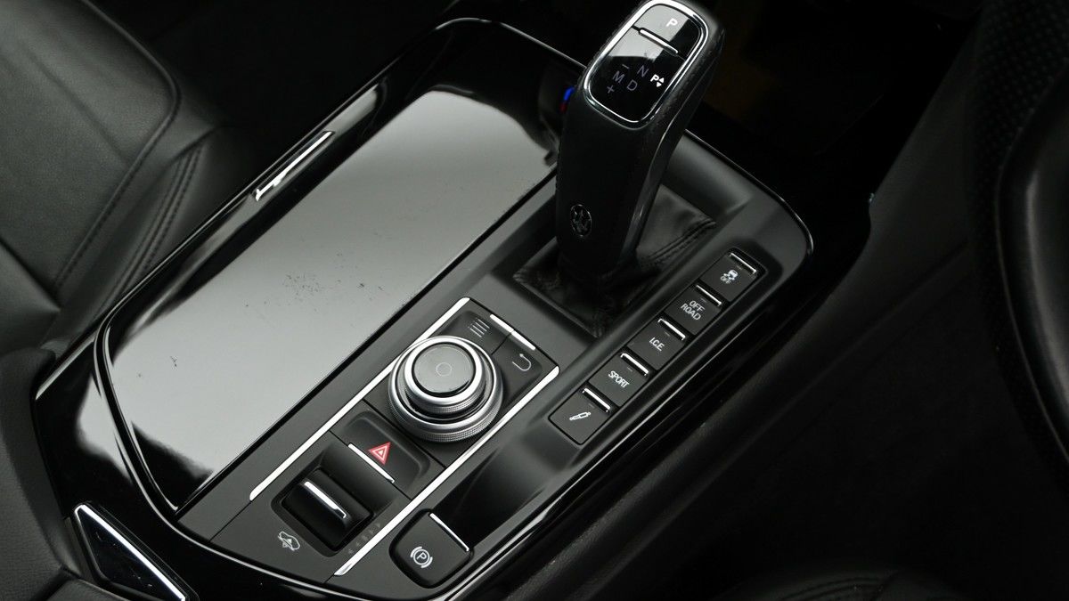 Maserati Levante Image 2