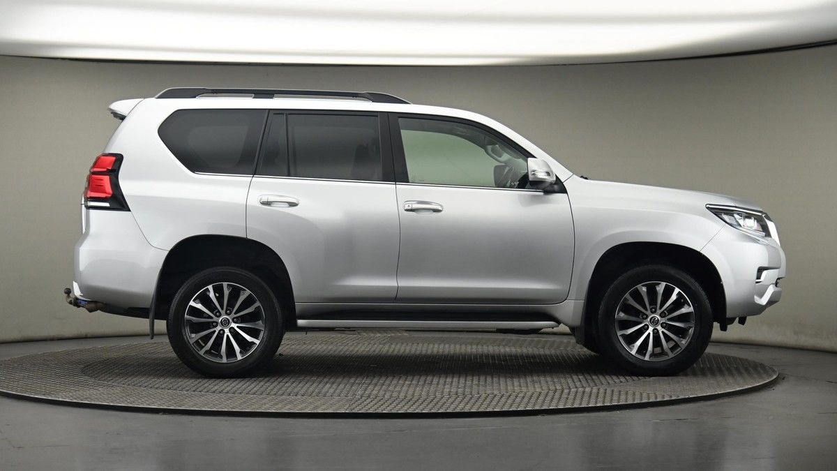 Toyota Land Cruiser Image 27