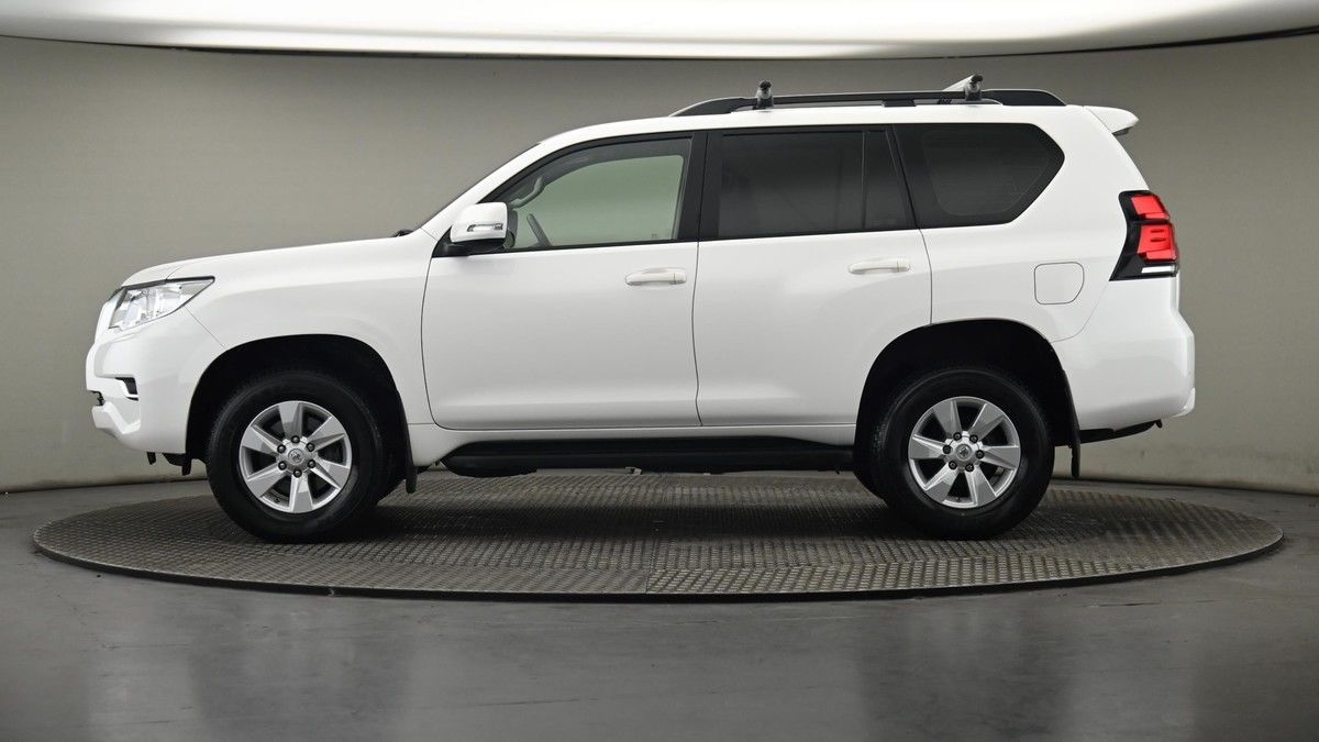 Toyota Land Cruiser Image 23