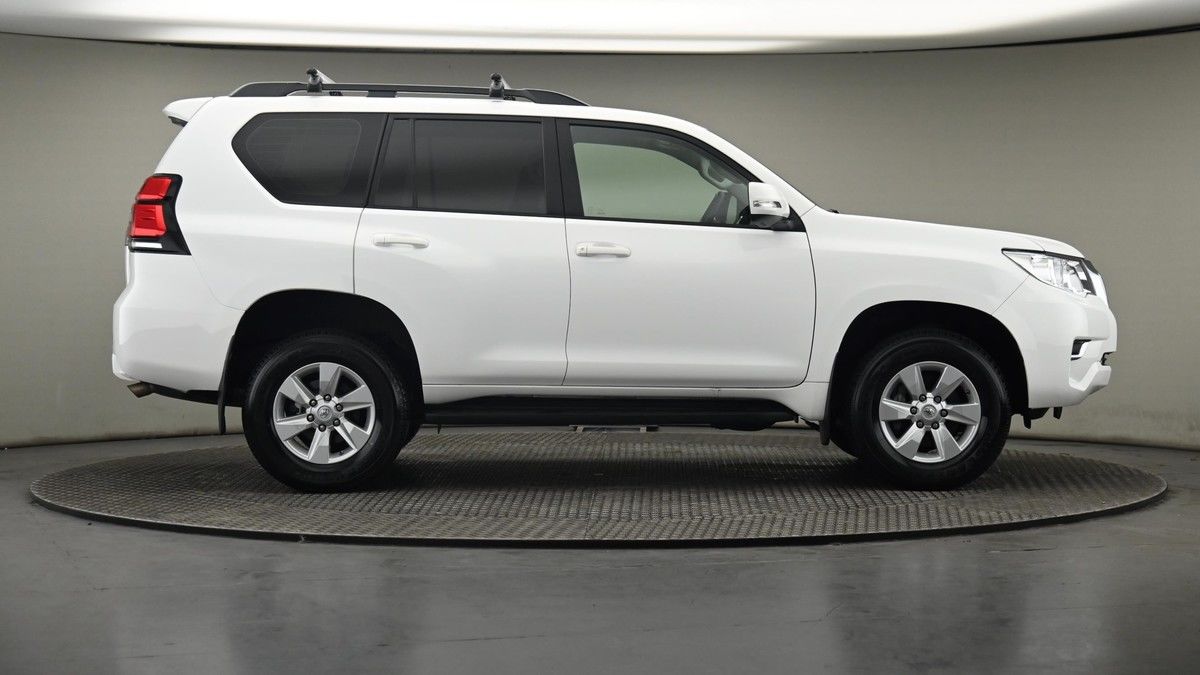 Toyota Land Cruiser Image 27