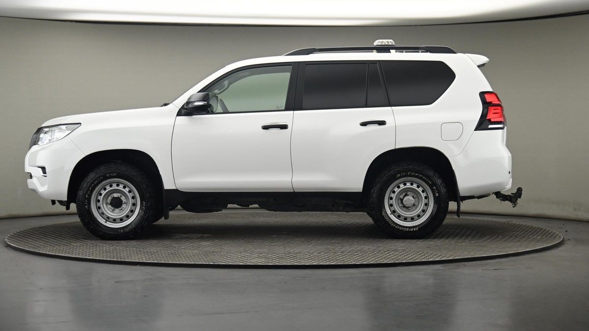 Toyota Land Cruiser Image 23