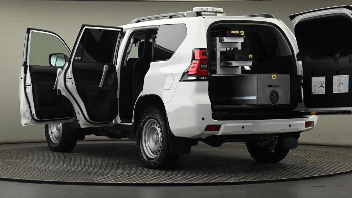 Toyota Land Cruiser Image 29