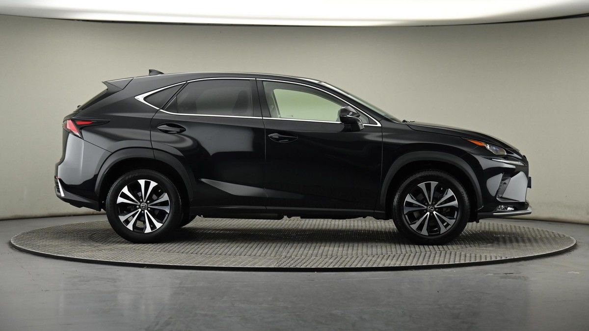 Lexus NX Image 27