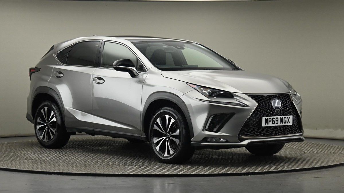 Lexus NX 300h Image 20