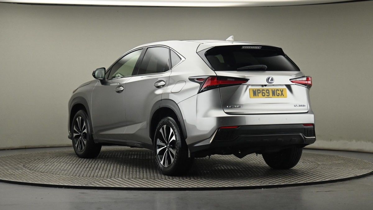 Lexus NX 300h Image 24