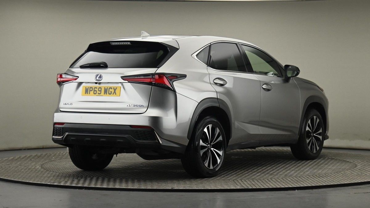 Lexus NX 300h Image 26