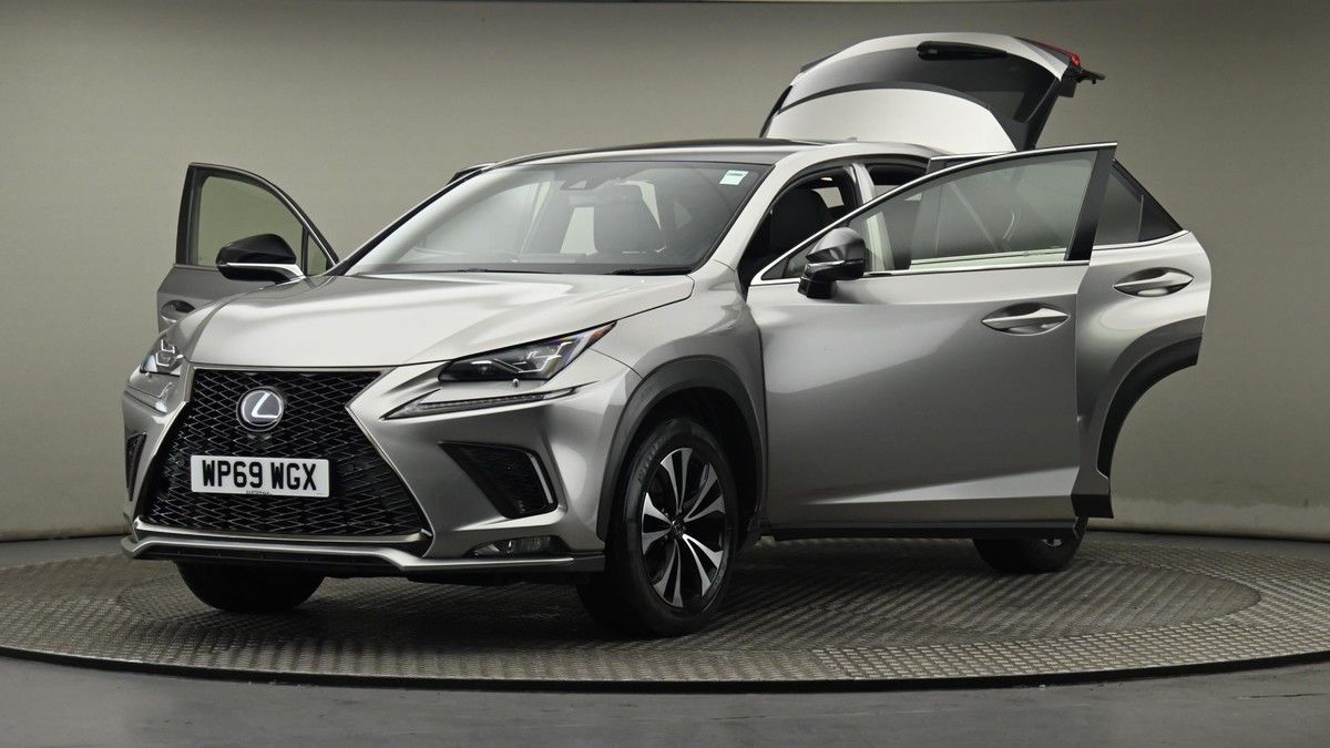 Lexus NX 300h Image 28