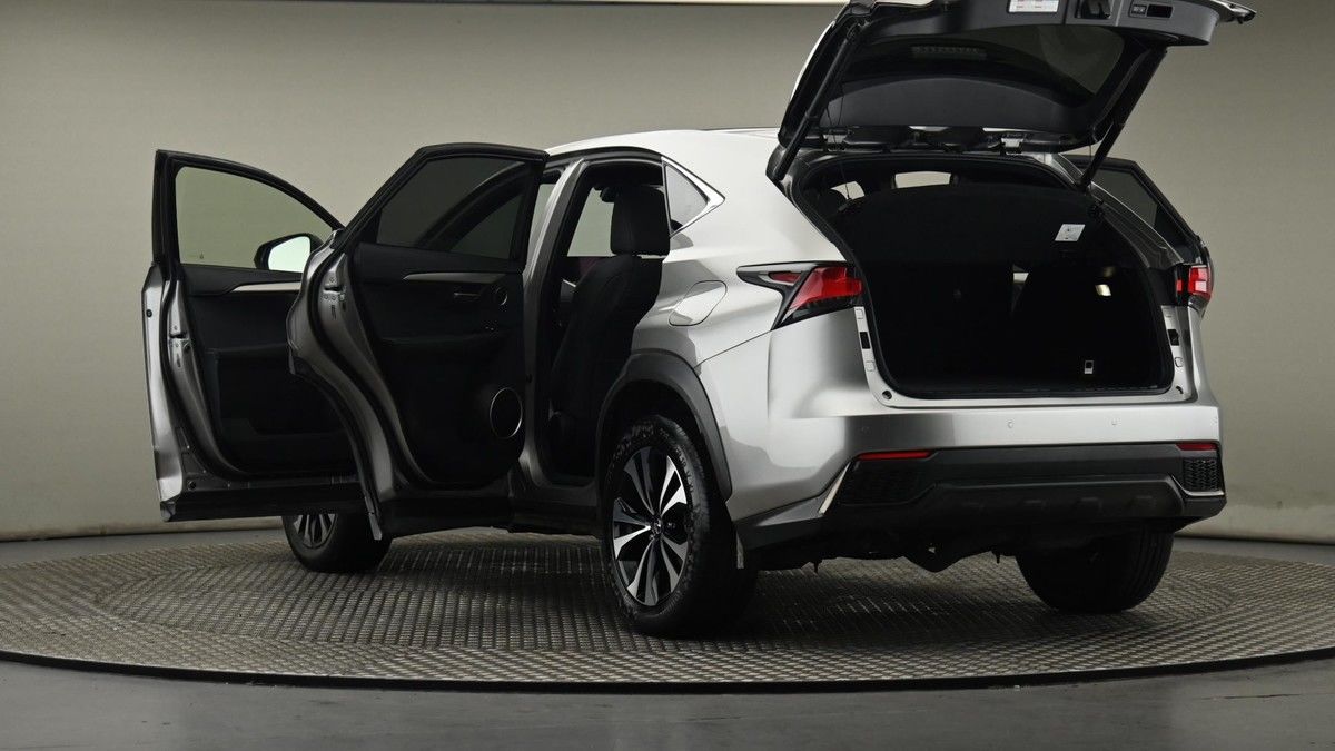 Lexus NX 300h Image 29