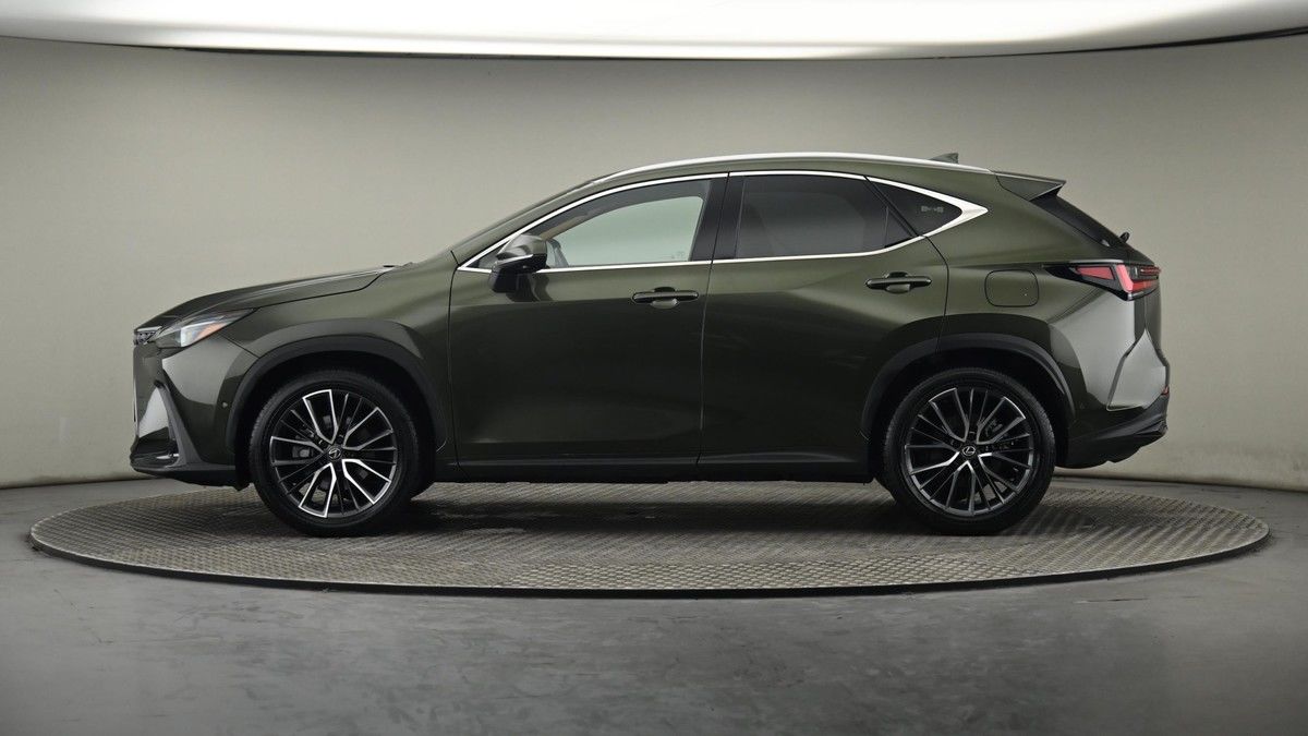 Lexus NX Image 23