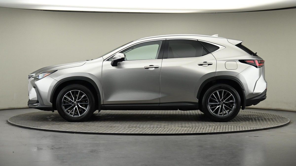 Lexus NX Image 23