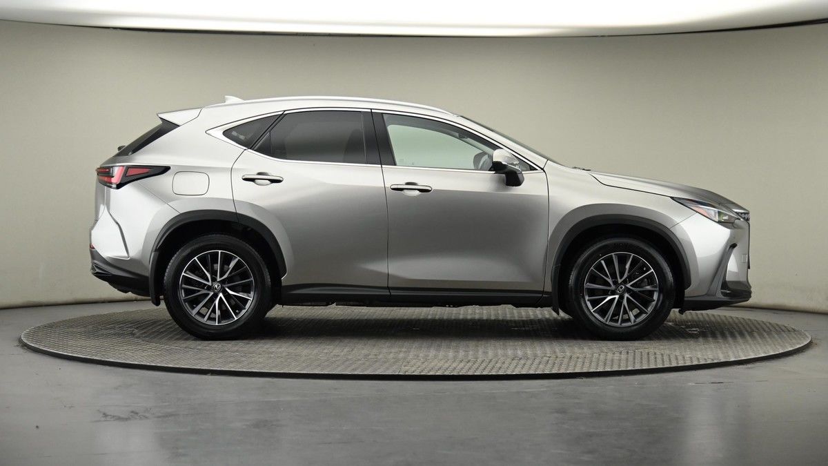 Lexus NX Image 27