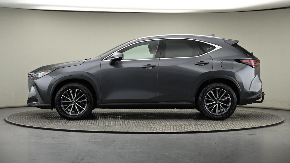 Lexus NX Image 22