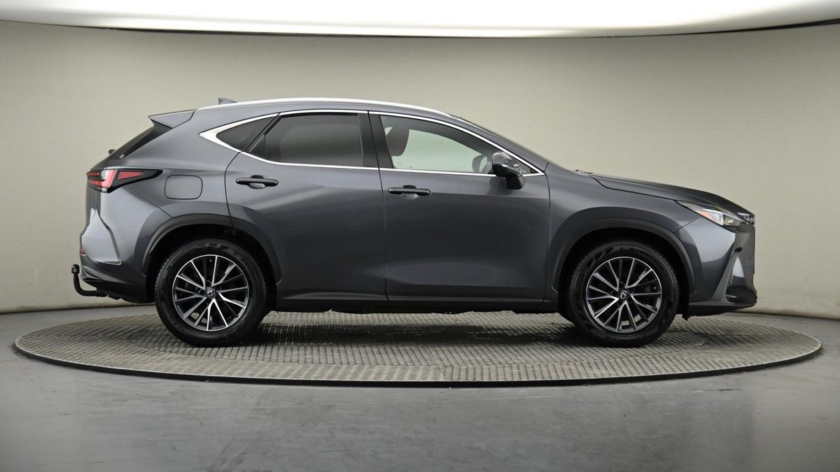 Lexus NX Image 54