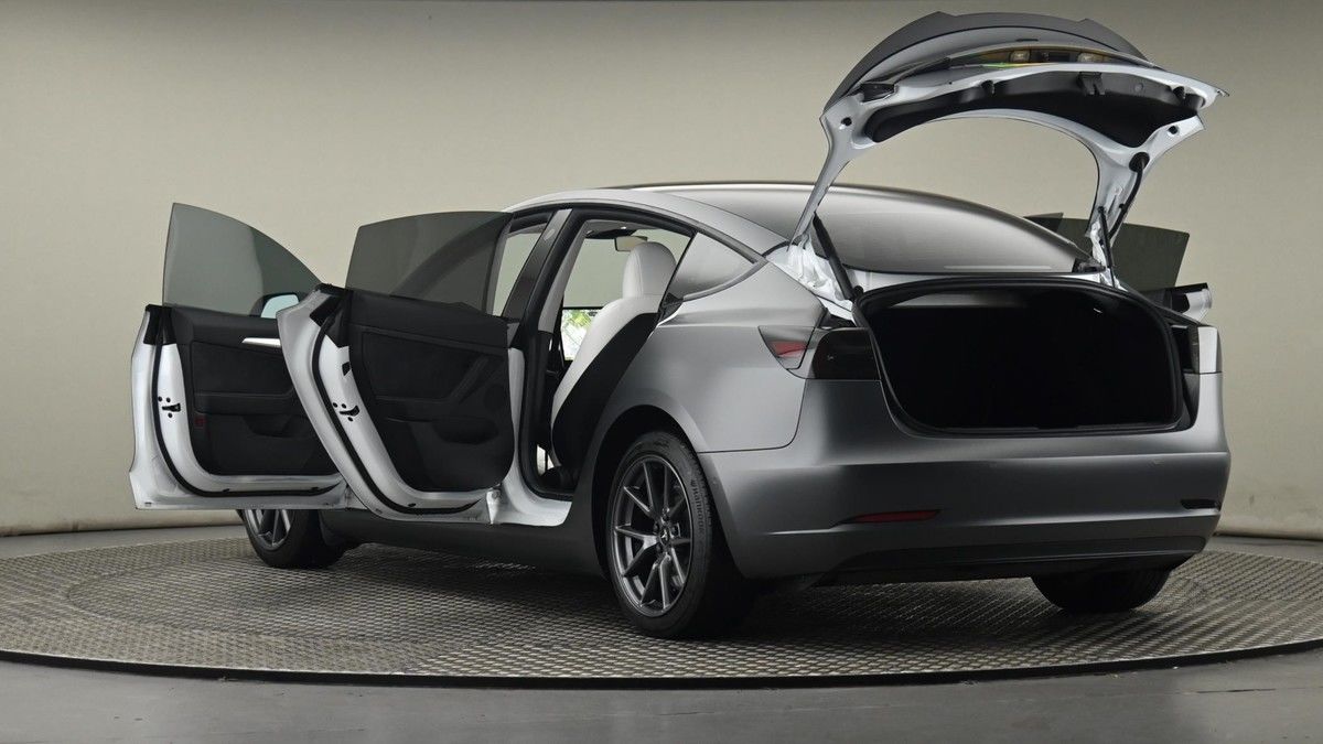 Tesla Model 3 Image 29