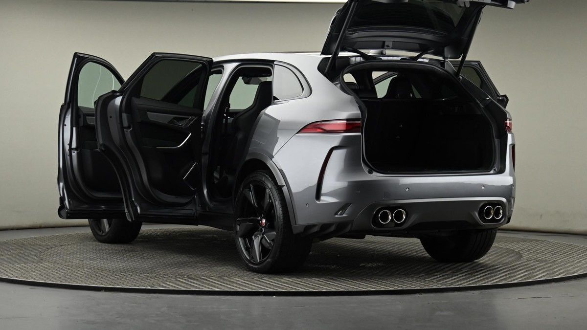 Jaguar F-PACE Image 29