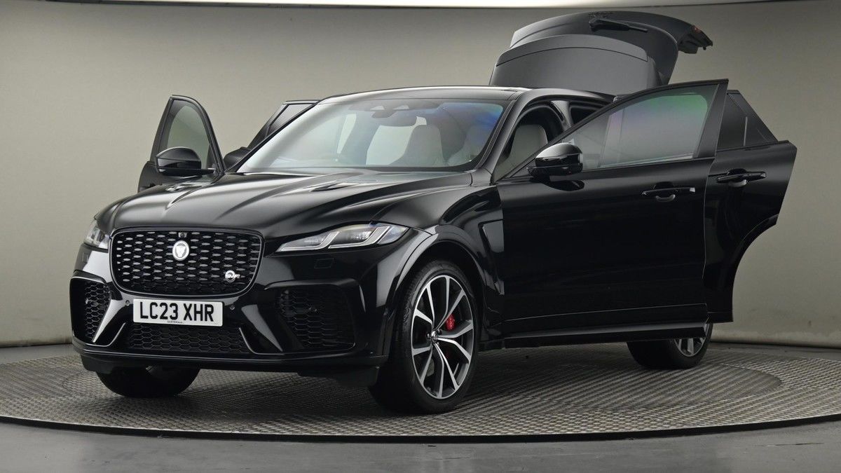 Jaguar F-PACE Image 28