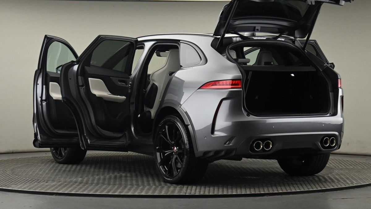 Jaguar F-PACE Image 29