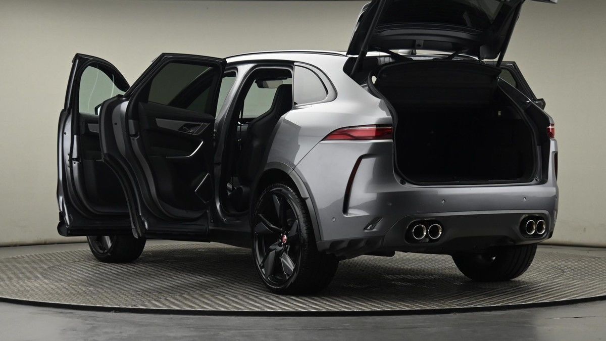 Jaguar F-PACE Image 29