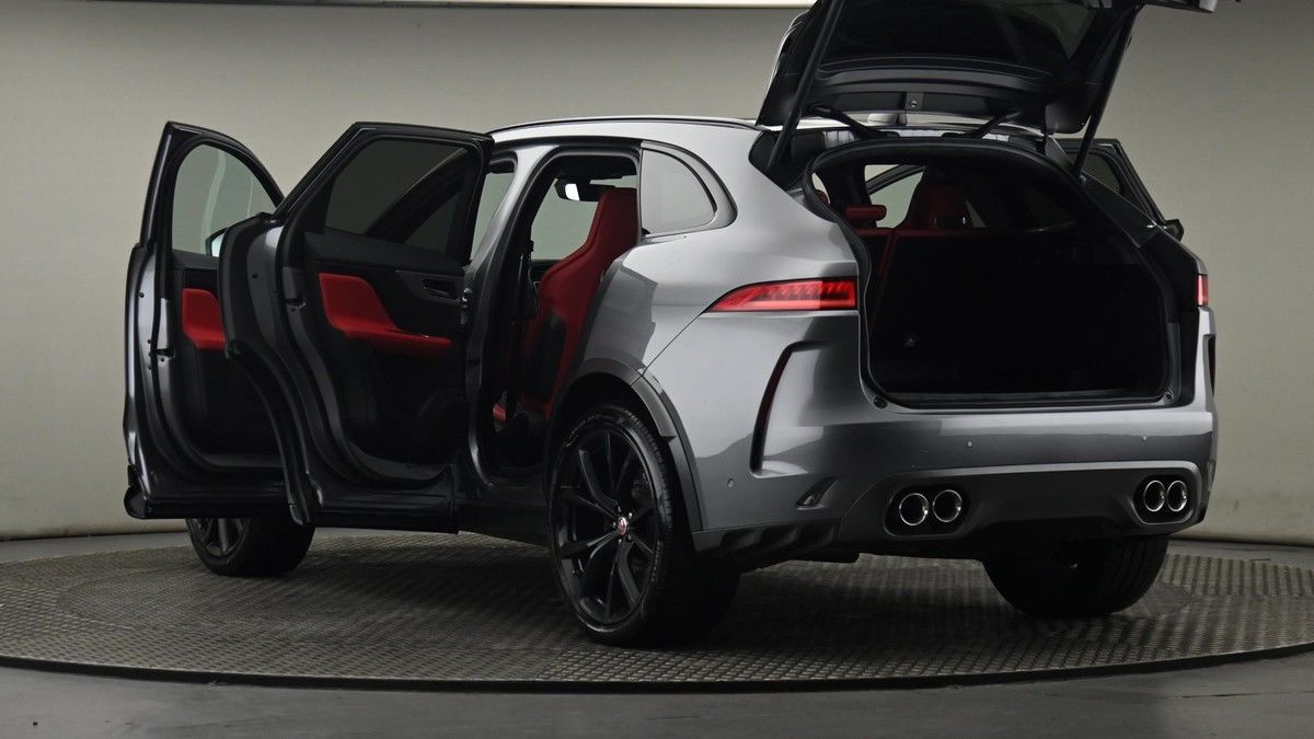 Jaguar F-PACE Image 29