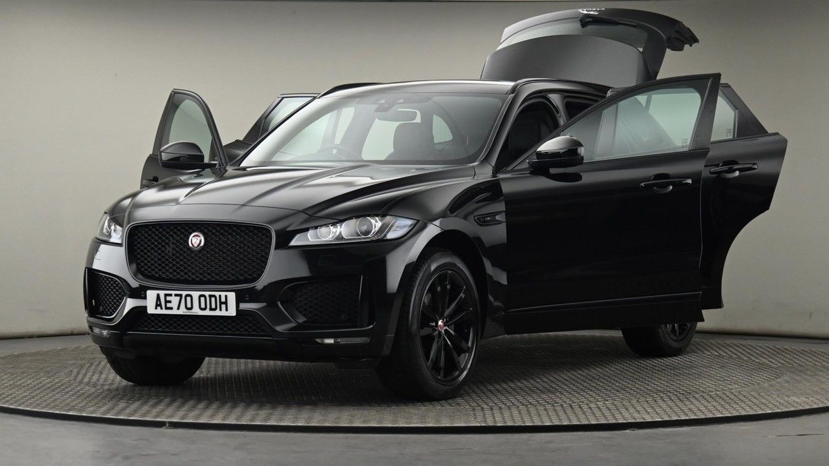 Jaguar F-PACE Image 28