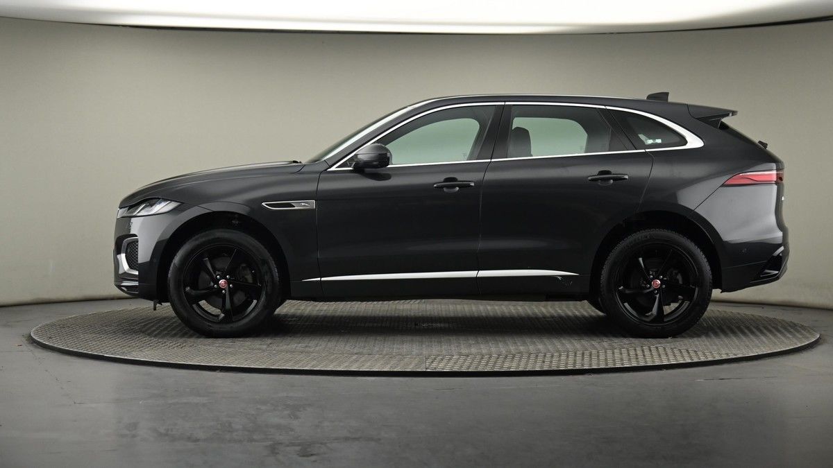 Jaguar F-PACE Image 23