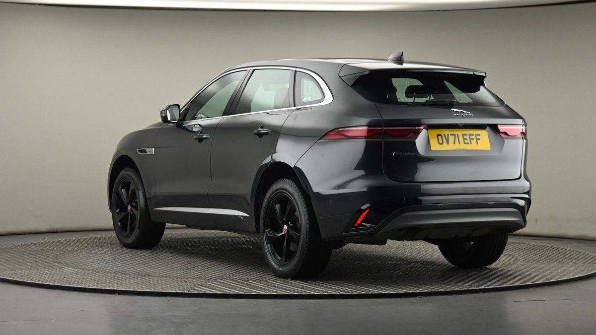 Jaguar F-PACE Image 24