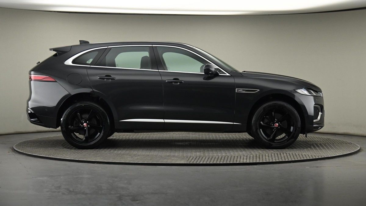 Jaguar F-PACE Image 27