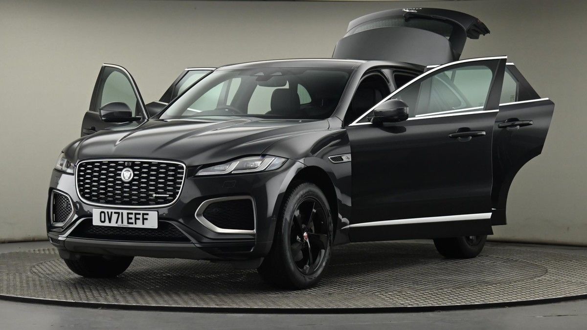 Jaguar F-PACE Image 28