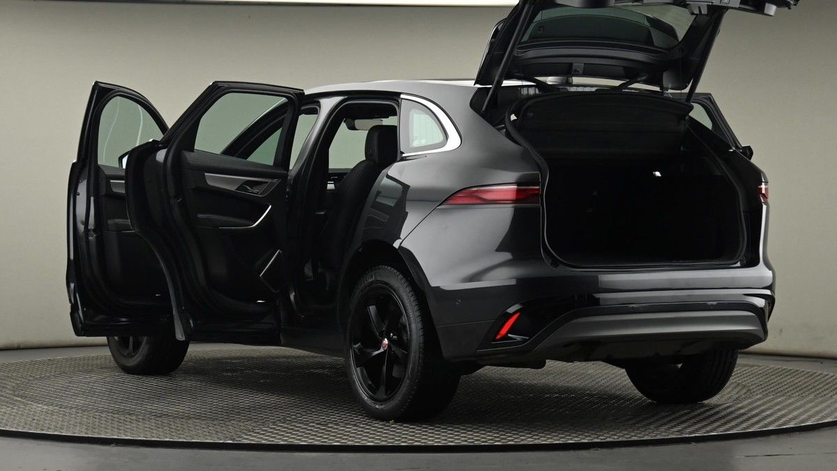 Jaguar F-PACE Image 29