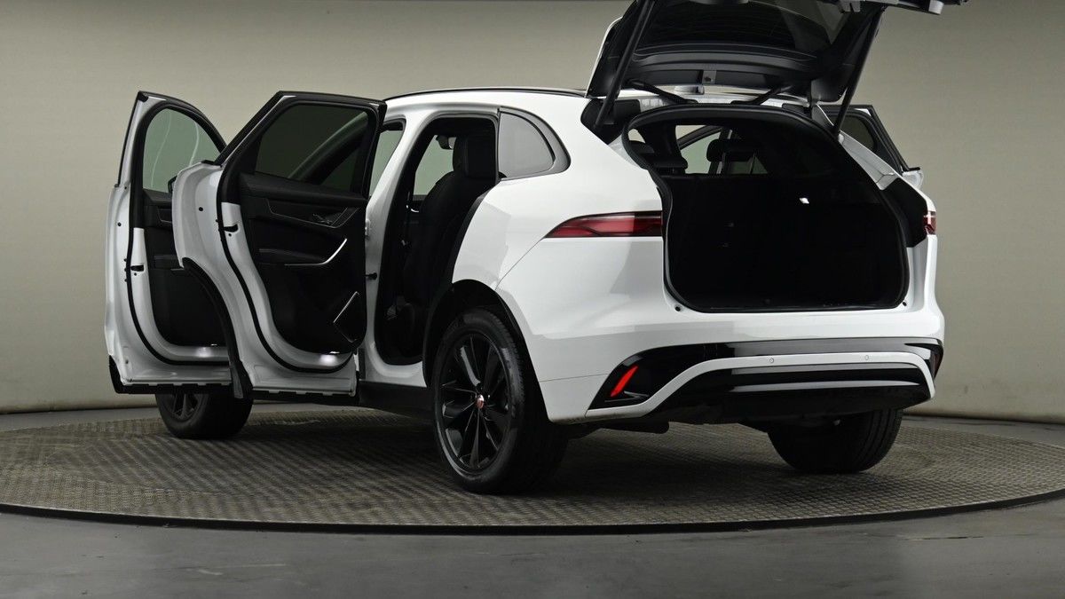 Jaguar F-PACE Image 29