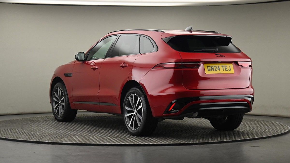 Jaguar F-PACE Image 24