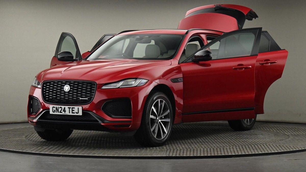 Jaguar F-PACE Image 28