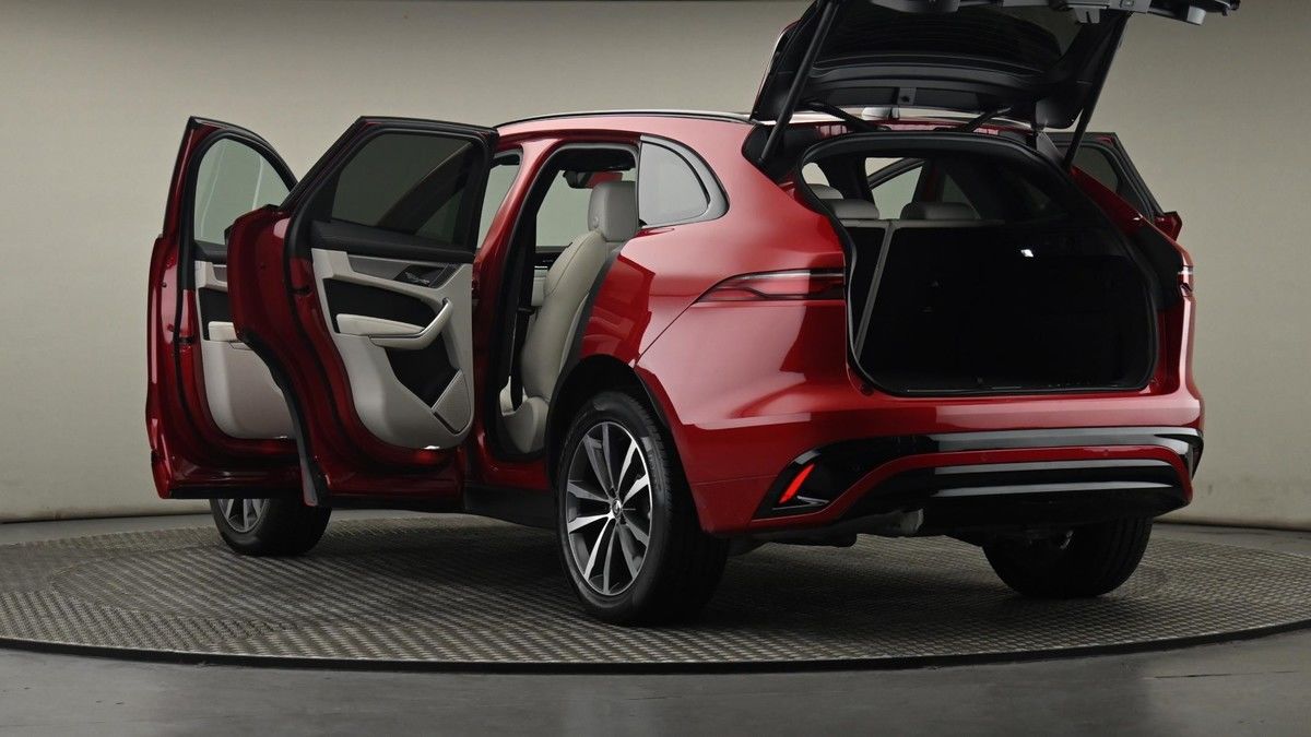 Jaguar F-PACE Image 29