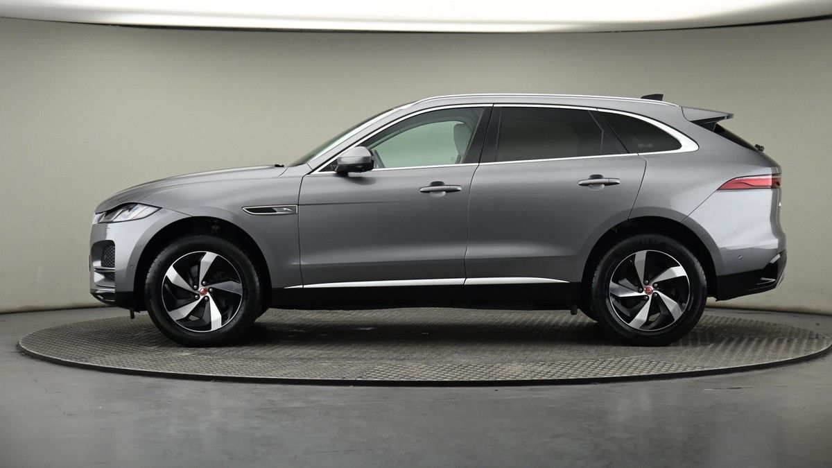 Jaguar F-PACE Image 23