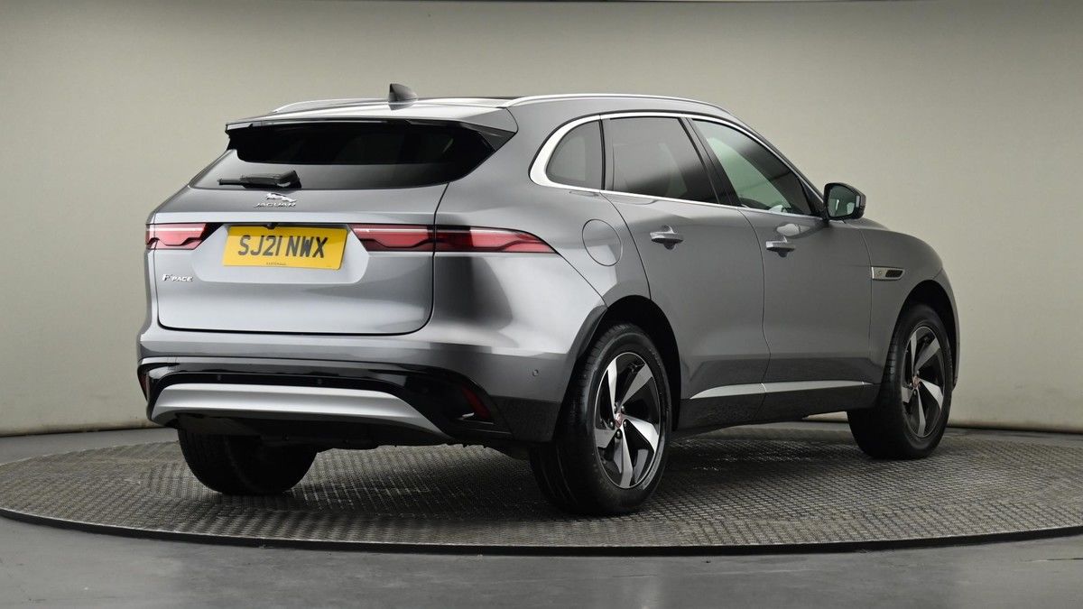 Jaguar F-PACE Image 26