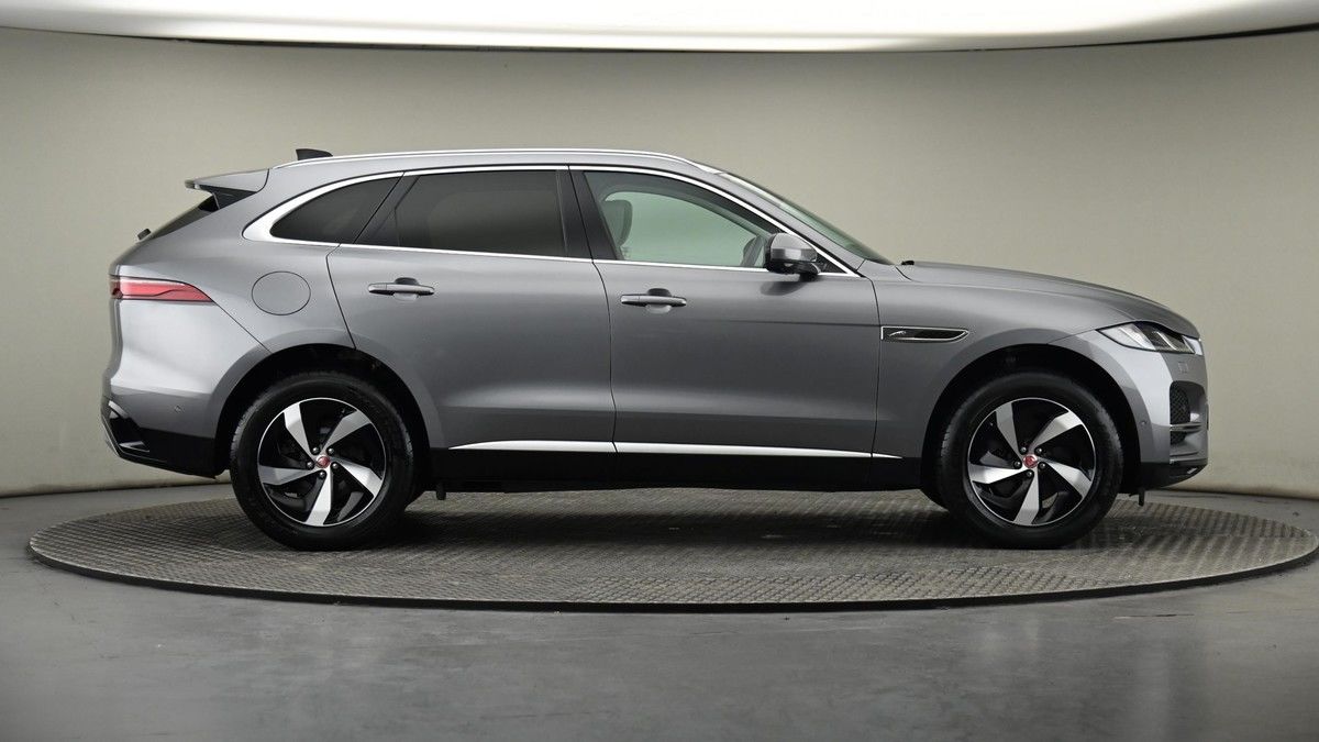 Jaguar F-PACE Image 27