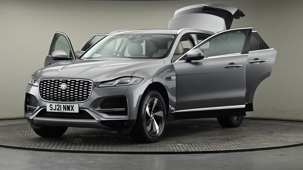 Jaguar F-PACE Image 28