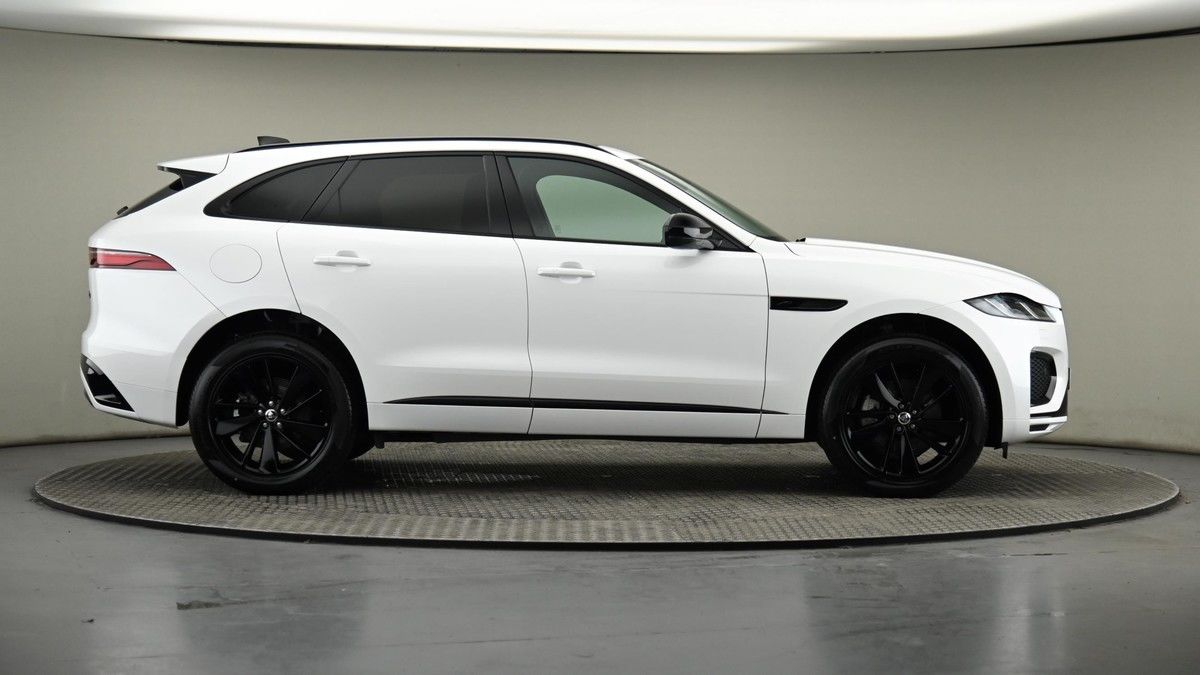 Jaguar F-PACE Image 27