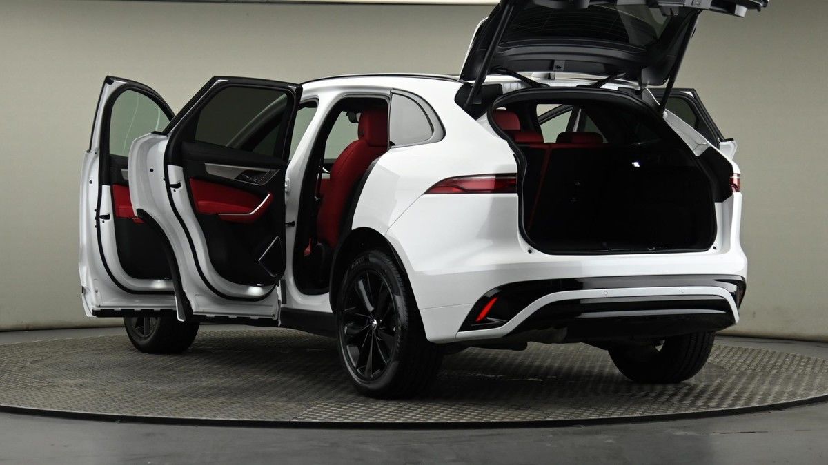 Jaguar F-PACE Image 29