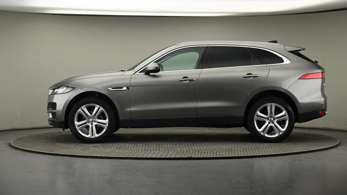 Jaguar F-PACE Image 23