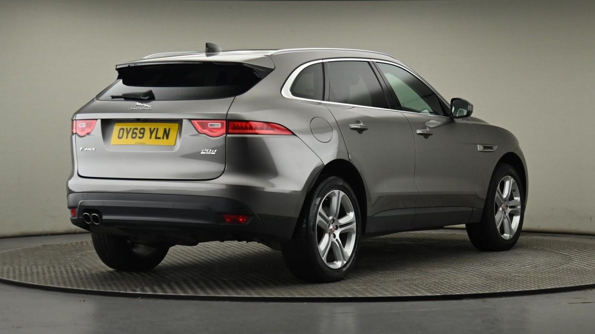 Jaguar F-PACE Image 26