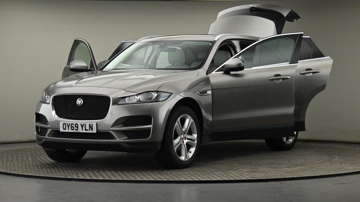 Jaguar F-PACE Image 28