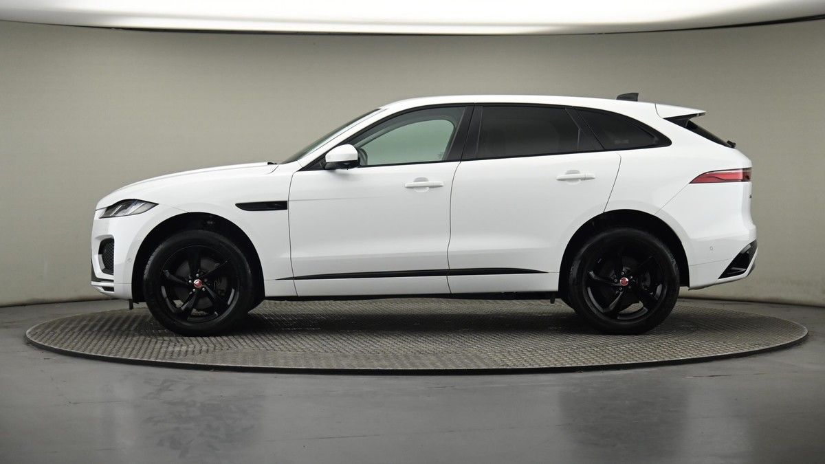 Jaguar F-PACE Image 23