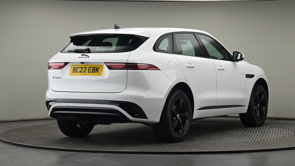 Jaguar F-PACE Image 26