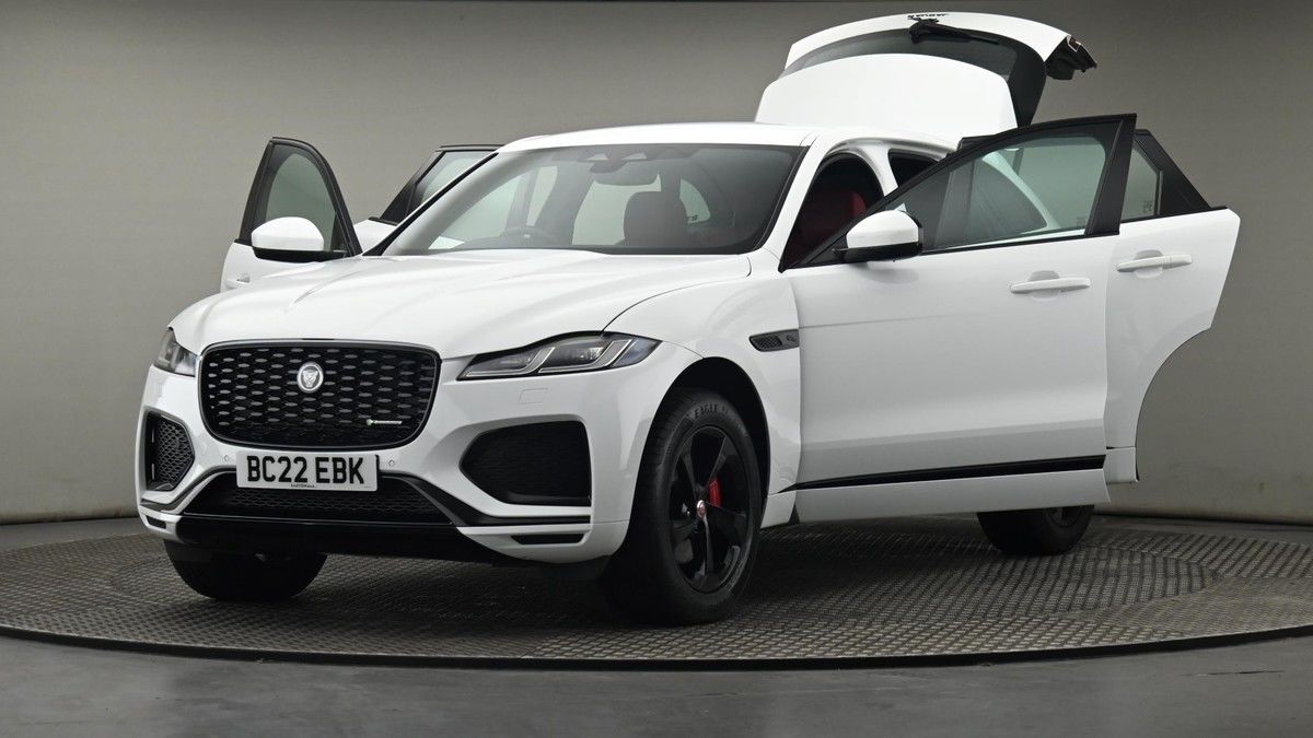 Jaguar F-PACE Image 28