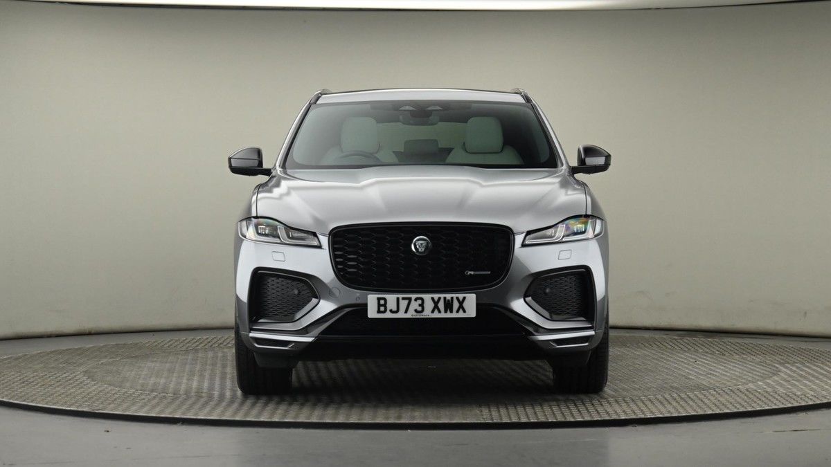 Jaguar F-PACE Image 21